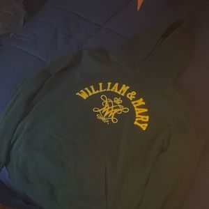 William & Merry, Hoodie